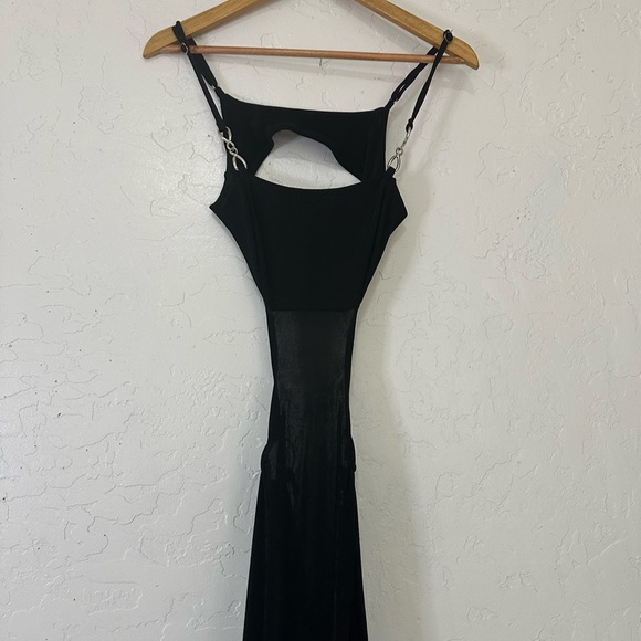 Black gown diamond and chain accent maxi - Picture 8 of 9